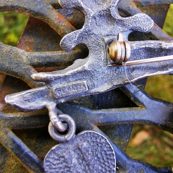 Vintage L Razza Pewter Bear on a Branch Bee Beehive Brooch - Picture 7 of 12